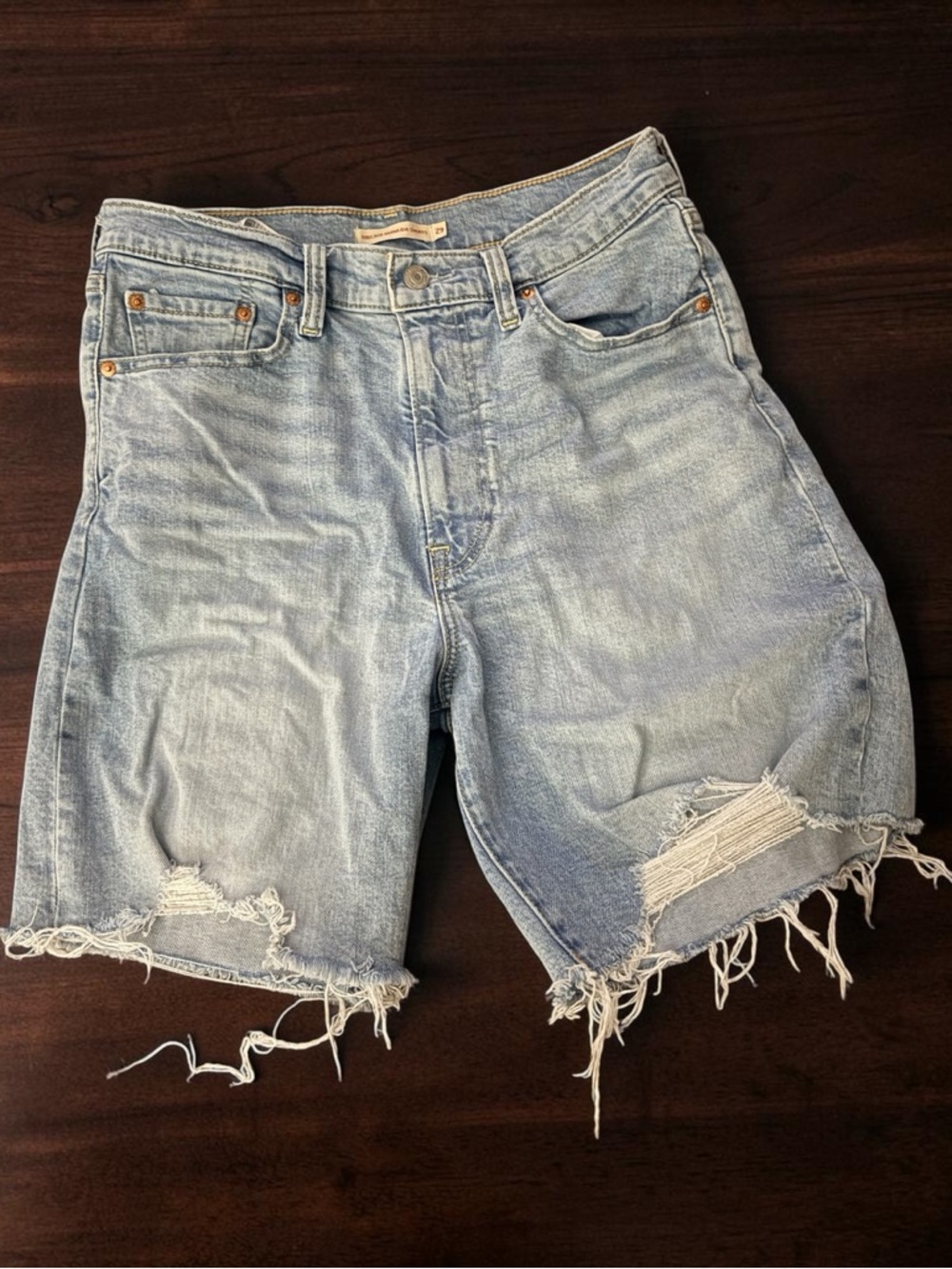 LEVI’S LIGHT BLUE WASH DISTRESSED RIBCAGE ULTRA HIGH RISE BERMUDA SHORTS 29